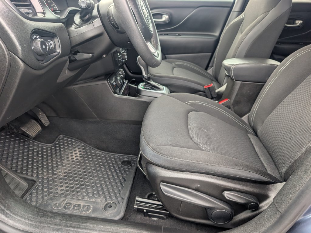 Used 2023 Jeep Renegade Altitude AWD/4WD image 12