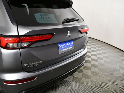 Used 2024 Mitsubishi Outlander SE Black Edition image 15