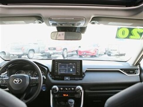 Used 2020 Toyota RAV4 XLE image 18