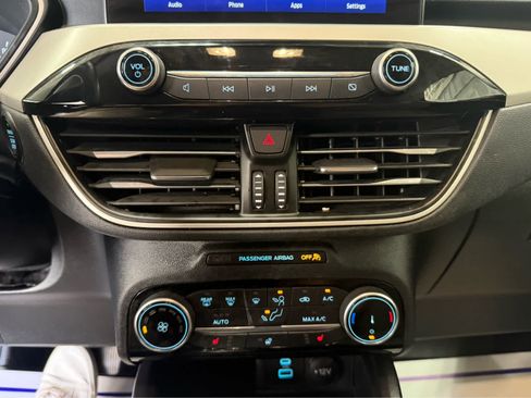 Used 2022 Ford Escape SE w/ Cold Weather Package image 21