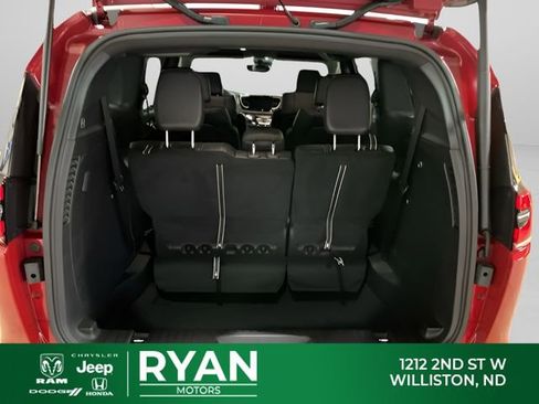 New 2026 Chrysler Pacifica Select image 13