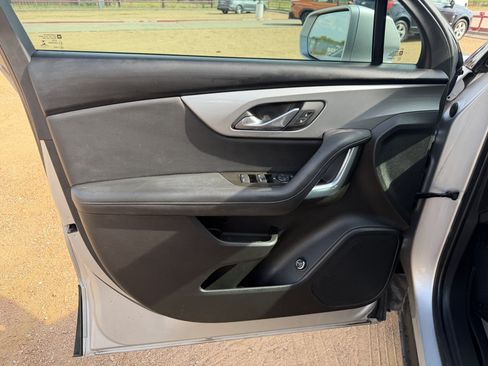 Used 2019 Chevrolet Blazer LT FWD image 18