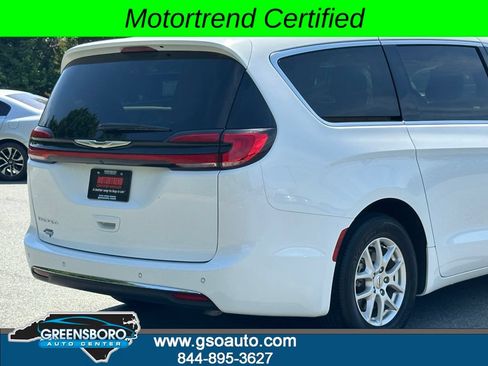 Used 2024 Chrysler Pacifica Touring-L FWD image 40