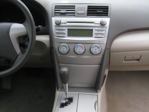 Used 2011 Toyota Camry LE image 12