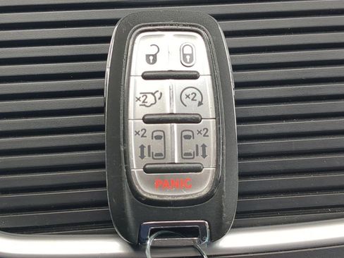 Used 2024 Chrysler Pacifica Touring-L image 27