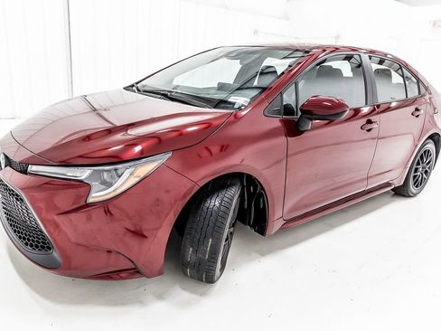 Used 2022 Toyota Corolla LE image 3