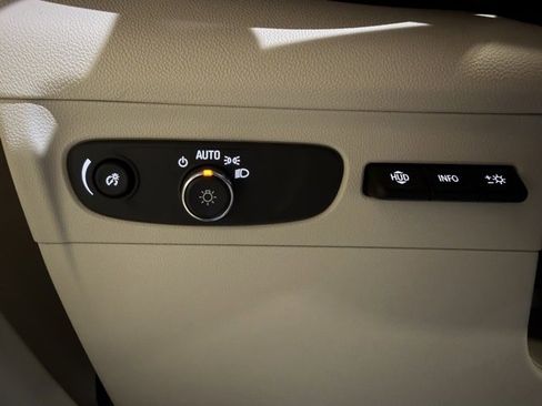 Used 2023 Buick Envision Avenir image 37