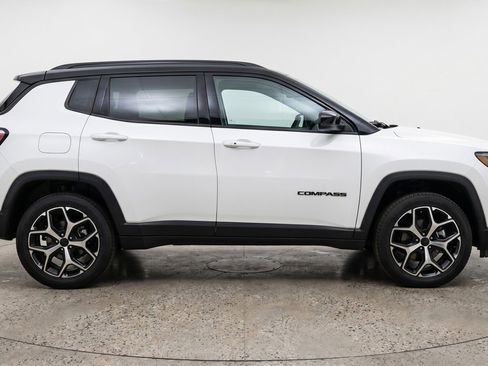 Used 2025 Jeep Compass Limited AWD/4WD image 11