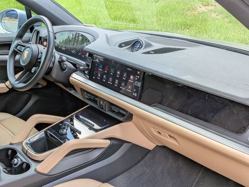 Certified 2025 Porsche Cayenne Coupe AWD/4WD image 20