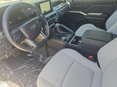 Certified 2025 Toyota 4Runner SR5 AWD/4WD image 9