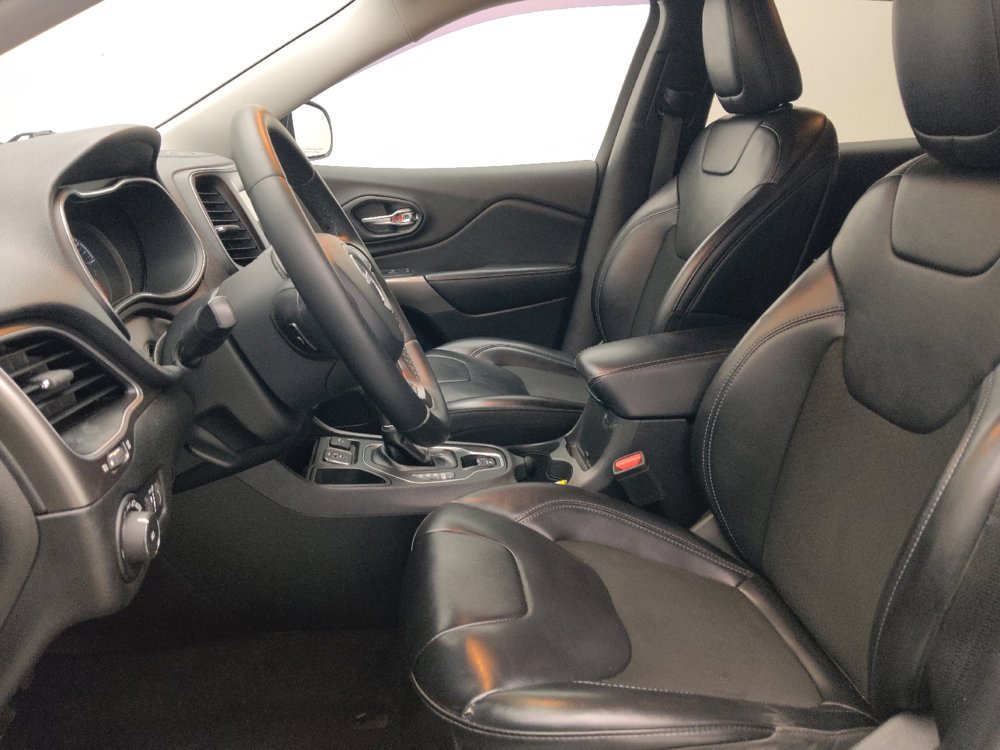 Used 2019 Jeep Cherokee Latitude Plus FWD image 17