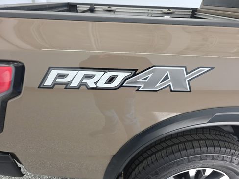 Used 2021 Nissan Titan PRO-4X w/ Pro-4x Convenience Package image 14