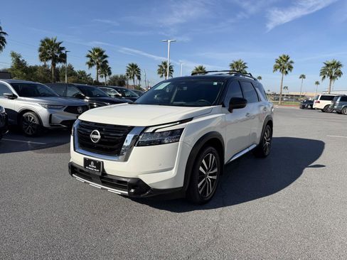Used 2023 Nissan Pathfinder Platinum image 24