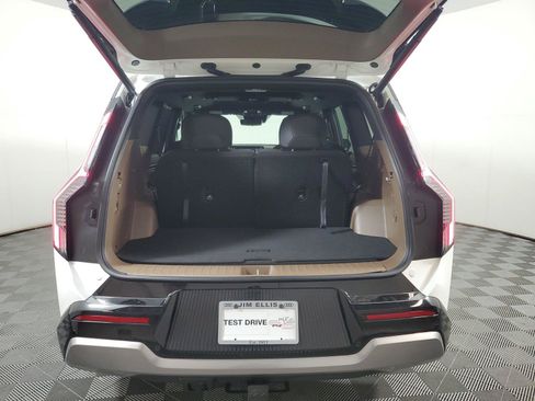 Used 2024 Kia EV9 Land AWD/4WD image 8