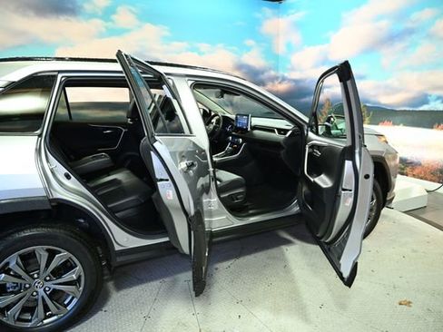 Used 2022 Toyota RAV4 Limited image 46