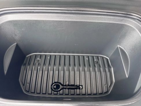 Used 2021 Tesla Model Y Long Range image 31