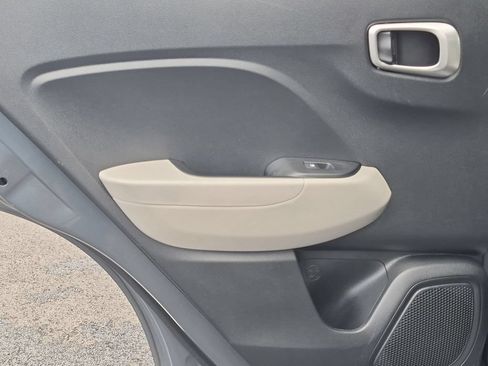Used 2025 Hyundai Venue SEL FWD image 26