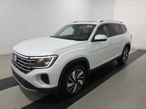 Used 2024 Volkswagen Atlas SEL AWD/4WD image 2