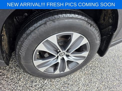 Used 2025 Toyota Highlander XLE AWD/4WD image 6