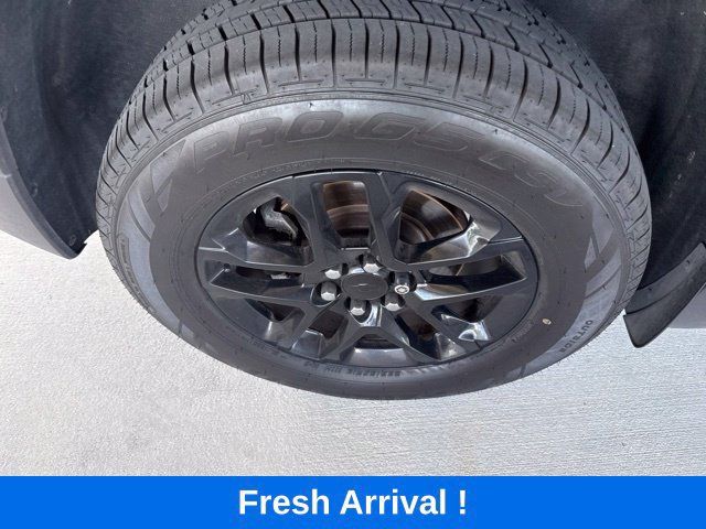 Used 2021 Chevrolet Traverse LT FWD image 24