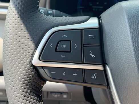 Used 2026 Toyota Sienna Limited FWD image 7