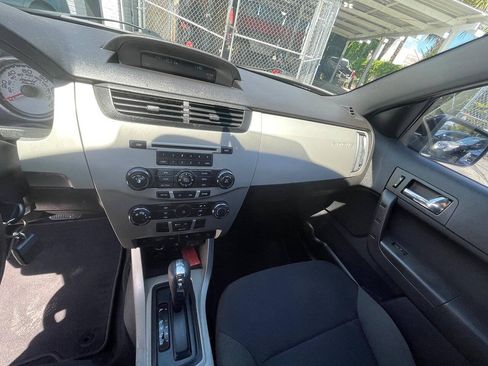 Used 2011 Ford Focus SES FWD image 8