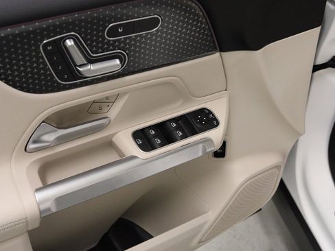 Certified 2025 Mercedes-Benz GLB 250 4MATIC image 22