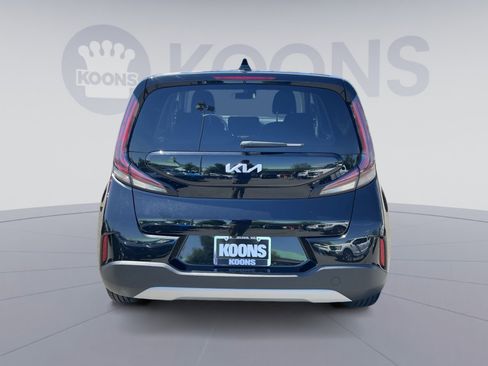 Used 2025 Kia Soul LX FWD image 15