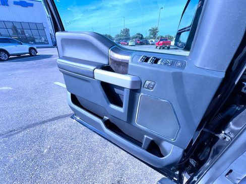 Used 2022 Ford F350 Lariat w/ Black Appearance Package AWD/4WD image 32
