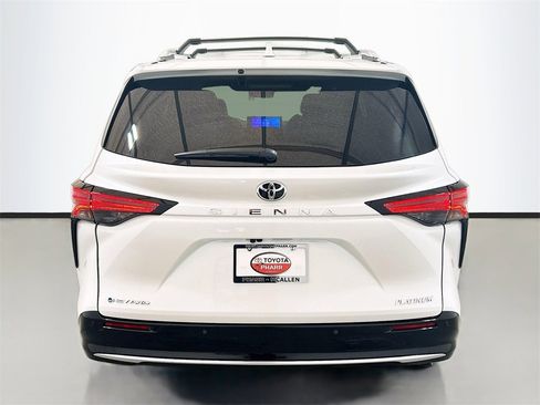 New 2026 Toyota Sienna Platinum image 5