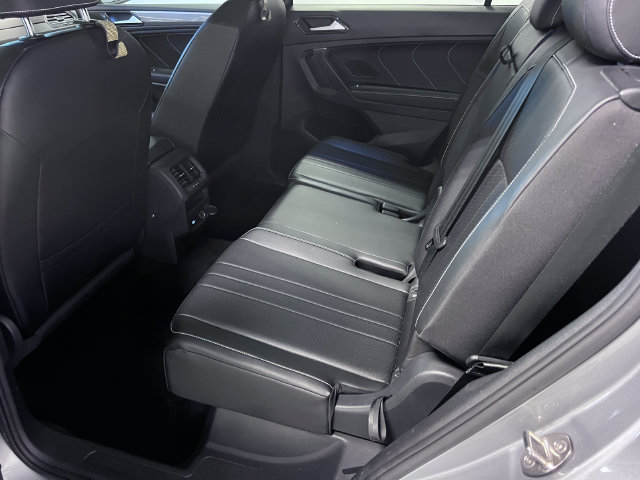 Certified 2022 Volkswagen Tiguan SE R-Line FWD image 17