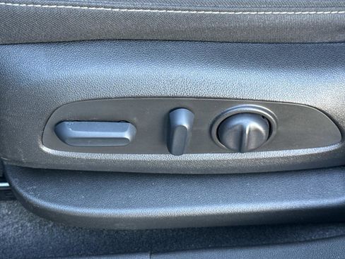 Used 2022 GMC Acadia SLE w/ Driver Convenience Package image 15