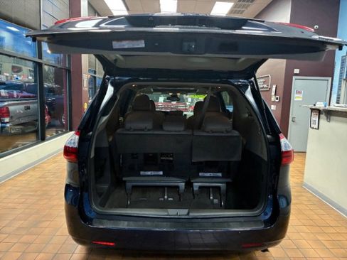 Used 2018 Toyota Sienna XLE Premium image 14