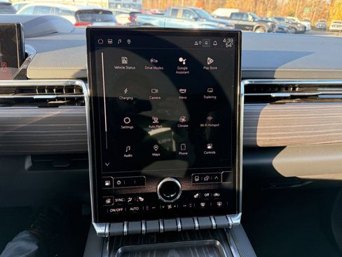 New 2025 GMC Sierra EV Denali image 18