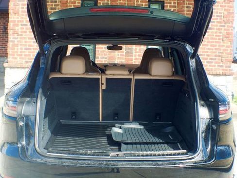 Used 2023 Porsche Cayenne image 47