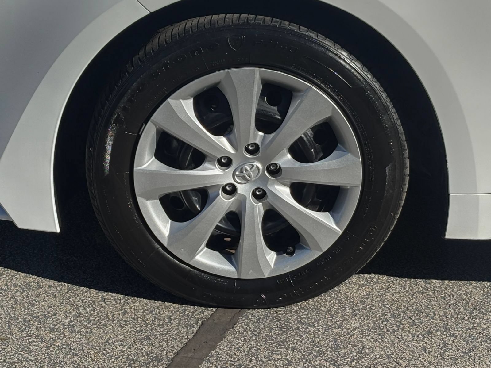 Used 2025 Toyota Corolla LE FWD image 28