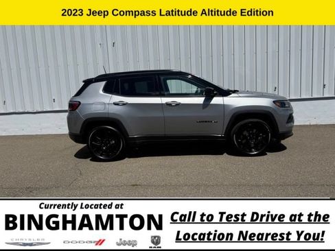 Used 2023 Jeep Compass Latitude w/ Convenience Group AWD/4WD image 4