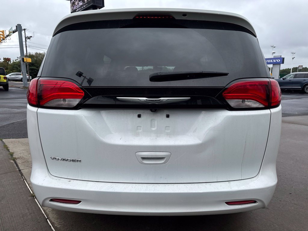 Used 2024 Chrysler Voyager LX FWD image 6