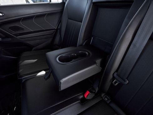 Used 2024 Volkswagen Tiguan SE R-Line image 32