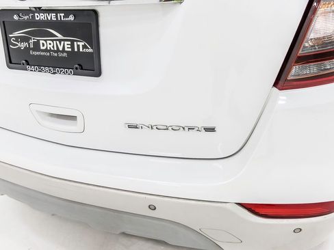 Used 2021 Buick Encore Preferred w/ Safety Package II FWD image 7