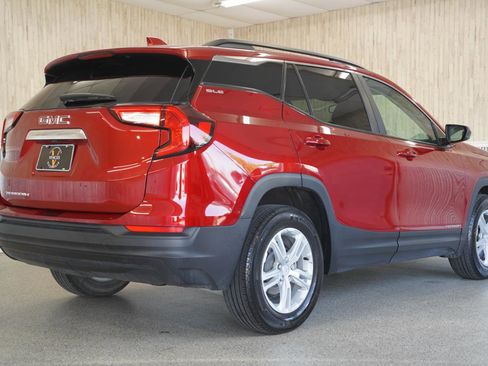 Used 2023 GMC Terrain SLE w/ Driver Convenience Package image 10