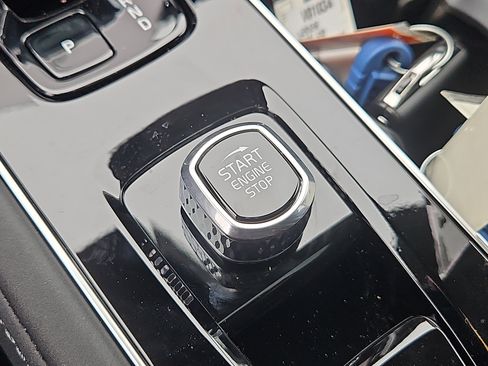 New 2026 Volvo XC90 B6 Plus w/ Protection Package image 15