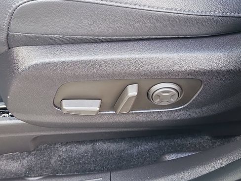 Used 2025 Kia Carnival SX Prestige FWD image 25