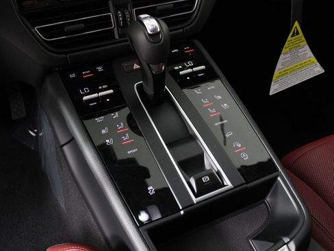 New 2026 Porsche Macan image 14