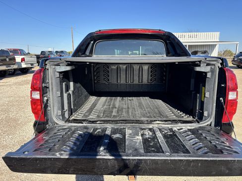 Used 2013 Chevrolet Avalanche LT image 5