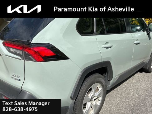 Used 2021 Toyota RAV4 XLE w/ Convenience Package AWD/4WD image 5