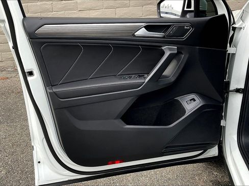 Certified 2024 Volkswagen Tiguan SEL R-Line image 22