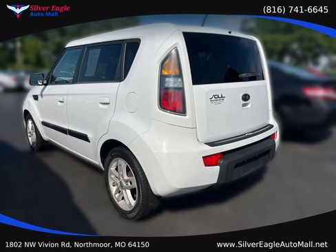 Used 2010 Kia Soul + w/ Audio Pkg FWD image 5