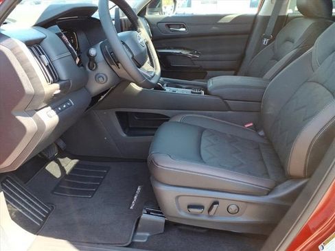 New 2026 Nissan Pathfinder Platinum AWD/4WD image 5