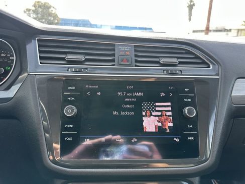 Used 2019 Volkswagen Tiguan SE image 24